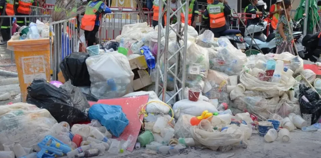 Perayaan Songkran di Bangkok Sisakan 116 Ton Sampah